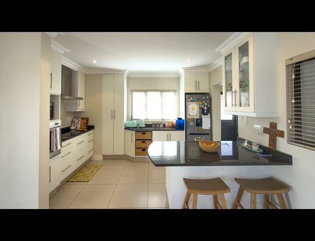 3 BEDROOM HOUSE FOR SALE IN UMHLALI GOLF ESTATE